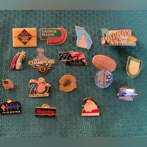 Mixed Lot of 17 Lapel Pin States, Hockey, Canadian Cities